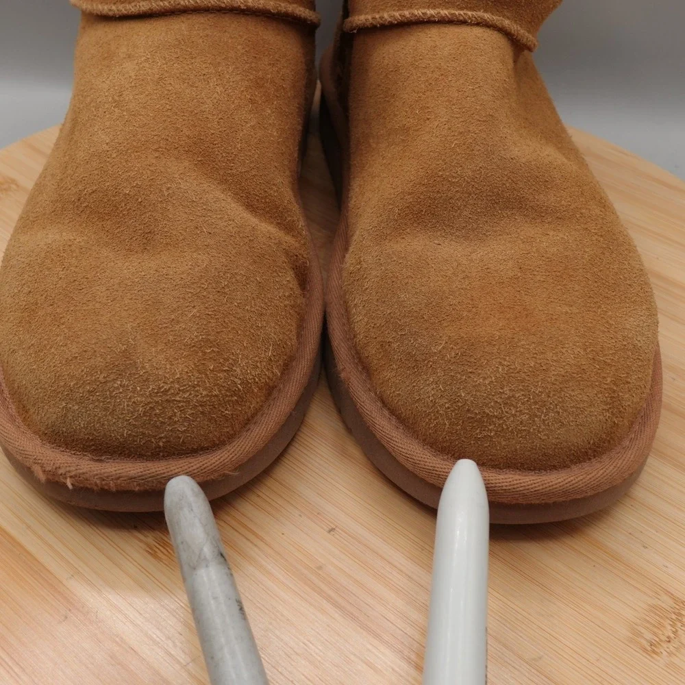 Koolaburra by UGG Boots Womens 5 Brown Suede Sheepskin Lined Ankle Flaws - Picture 2 of 10